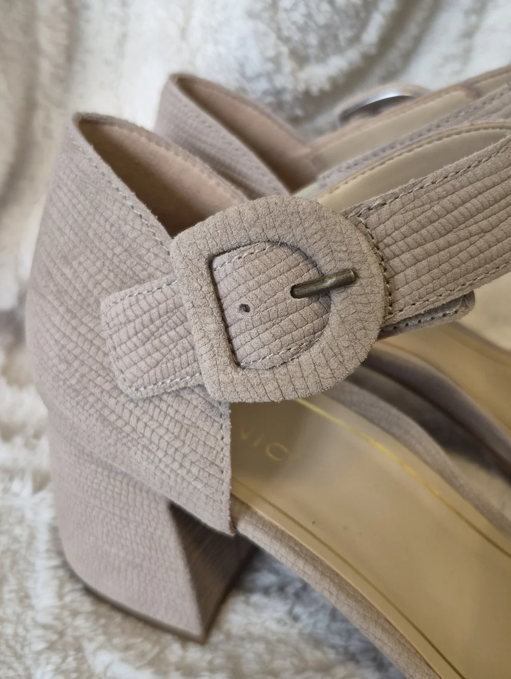 NEW Vionic Chardonnay Sandals Beige Cobblestone Leather Dress Heels Size 9.5 - Picture 6 of 15